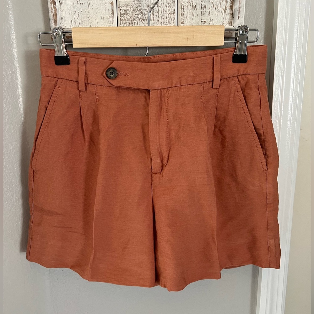 Banana Republic Pleated High Waisted Shorts Women’s Size 0